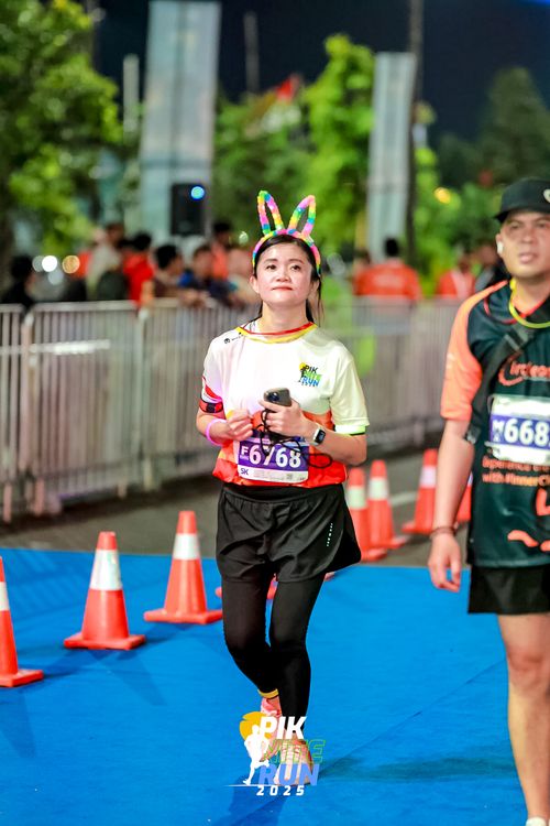 Race photo from PIK NITE RUN 2025