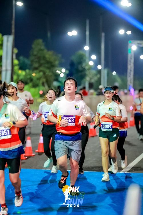 Race photo from PIK NITE RUN 2025