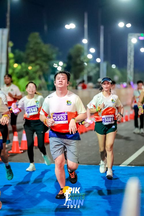 Race photo from PIK NITE RUN 2025
