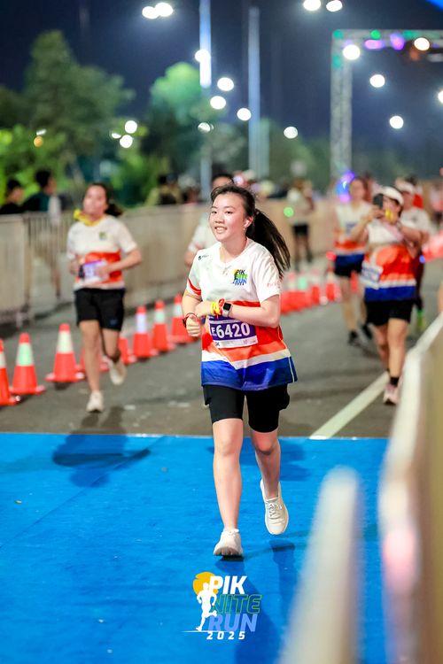 Race photo from PIK NITE RUN 2025
