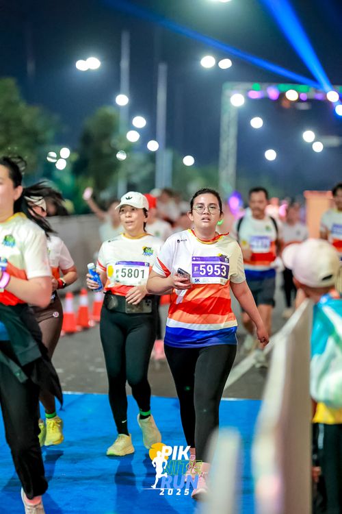 Race photo from PIK NITE RUN 2025