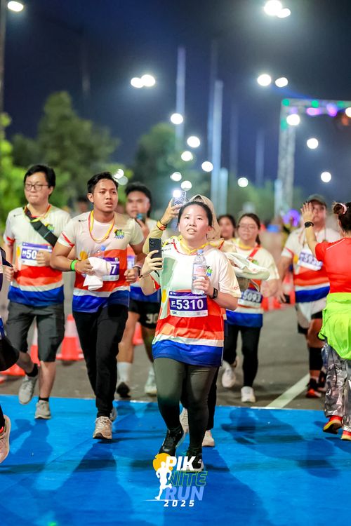 Race photo from PIK NITE RUN 2025