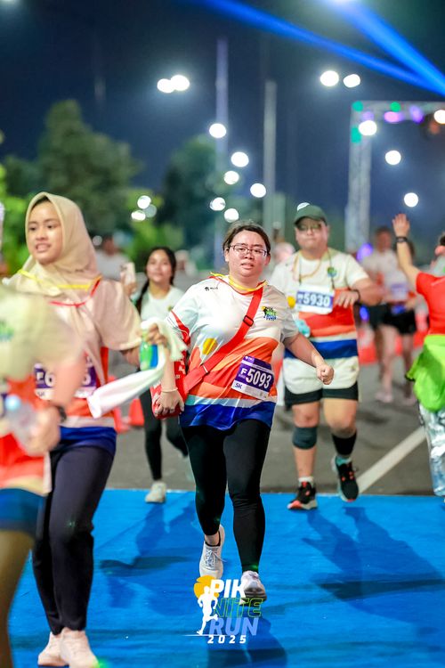 Race photo from PIK NITE RUN 2025