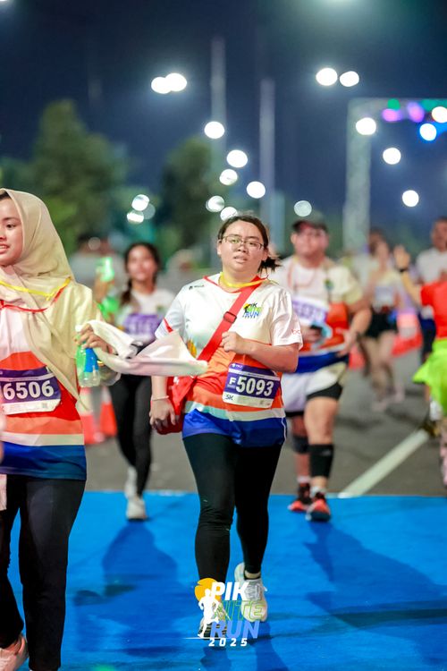 Race photo from PIK NITE RUN 2025
