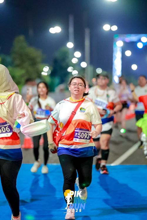 Race photo from PIK NITE RUN 2025