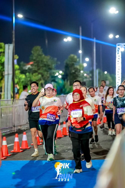 Race photo from PIK NITE RUN 2025