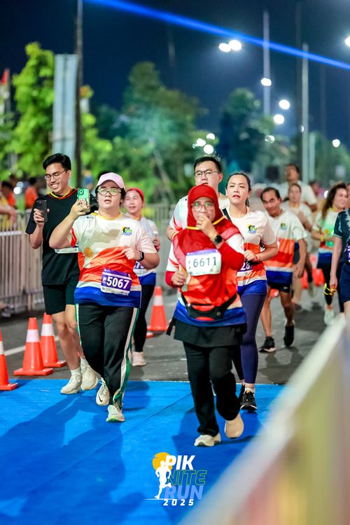 Race photo from PIK NITE RUN 2025