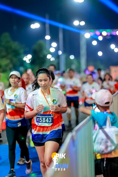 Race photo from PIK NITE RUN 2025