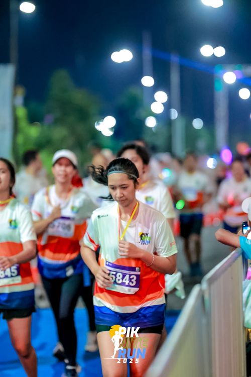 Race photo from PIK NITE RUN 2025