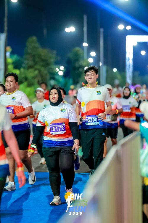 Race photo from PIK NITE RUN 2025