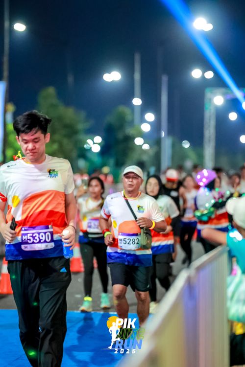 Race photo from PIK NITE RUN 2025
