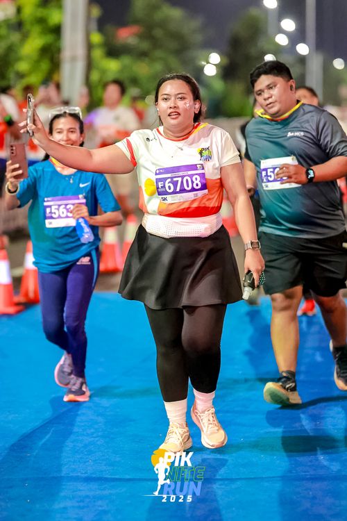 Race photo from PIK NITE RUN 2025