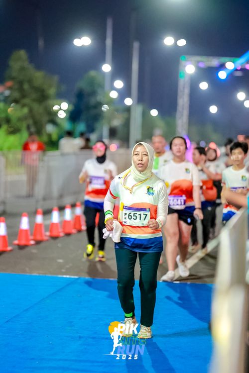 Race photo from PIK NITE RUN 2025
