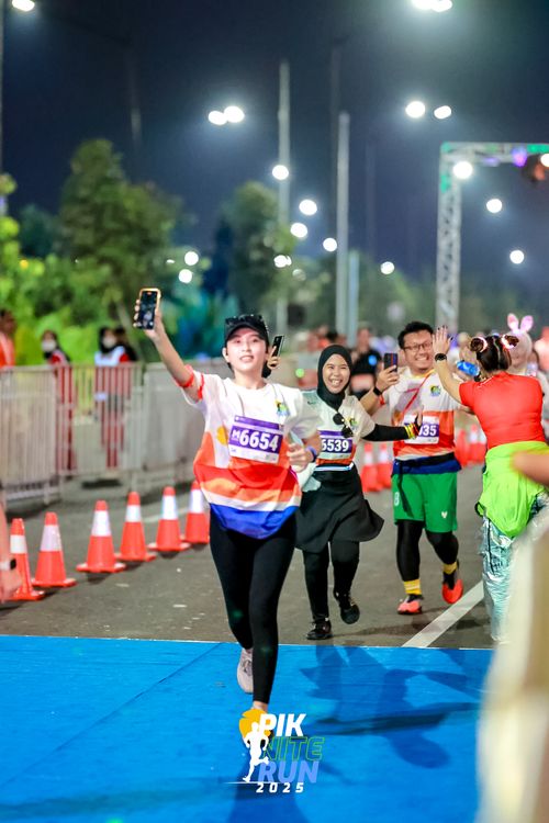 Race photo from PIK NITE RUN 2025