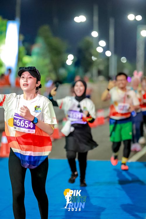 Race photo from PIK NITE RUN 2025