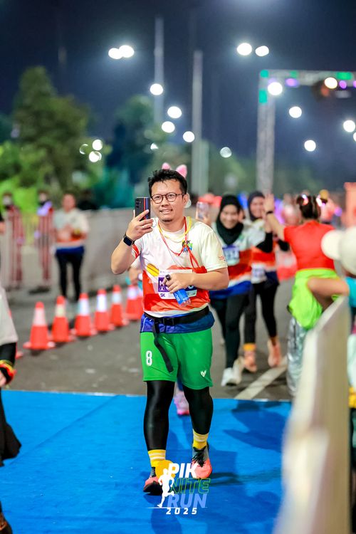 Race photo from PIK NITE RUN 2025