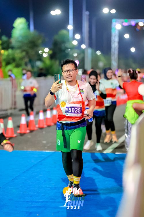 Race photo from PIK NITE RUN 2025