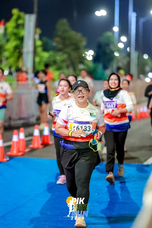 Race photo from PIK NITE RUN 2025