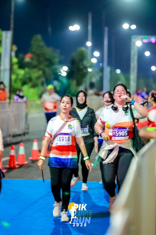 Race photo from PIK NITE RUN 2025