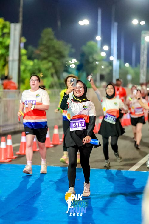 Race photo from PIK NITE RUN 2025