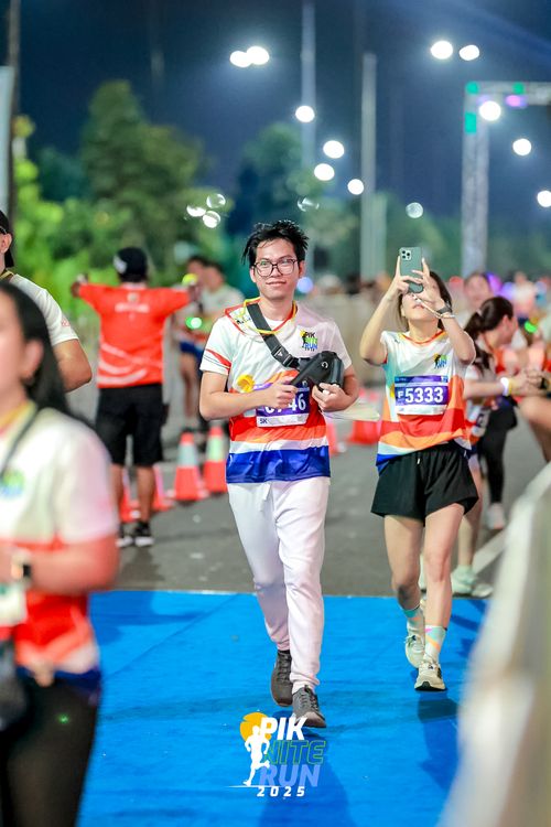 Race photo from PIK NITE RUN 2025