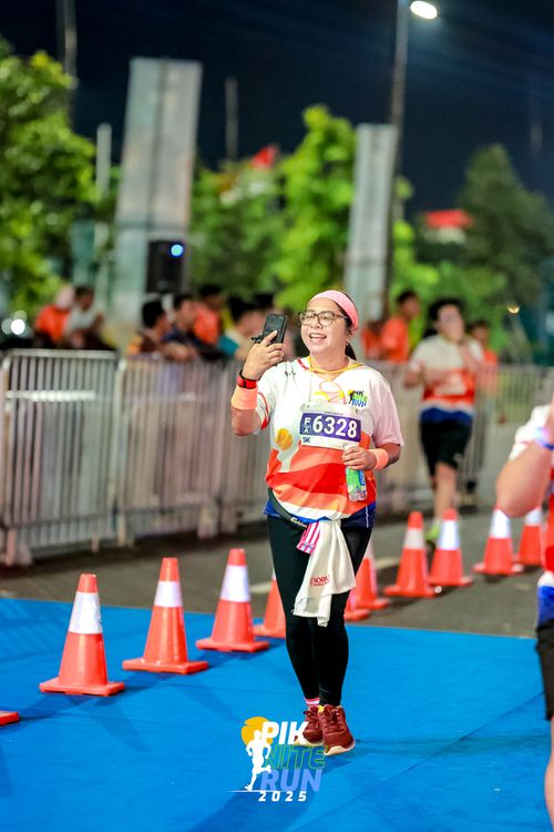 Race photo from PIK NITE RUN 2025