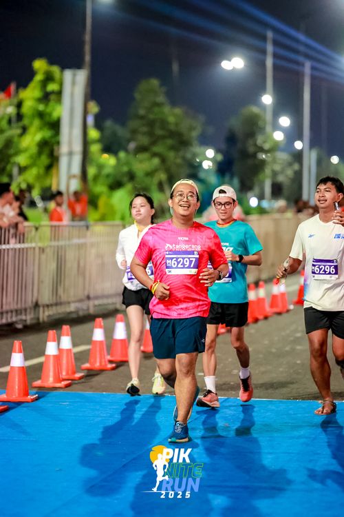 Race photo from PIK NITE RUN 2025