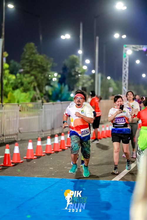 Race photo from PIK NITE RUN 2025