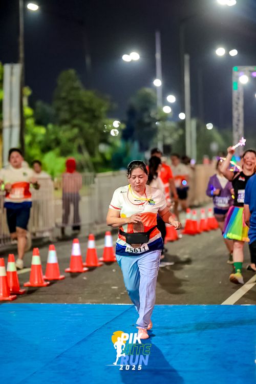 Race photo from PIK NITE RUN 2025