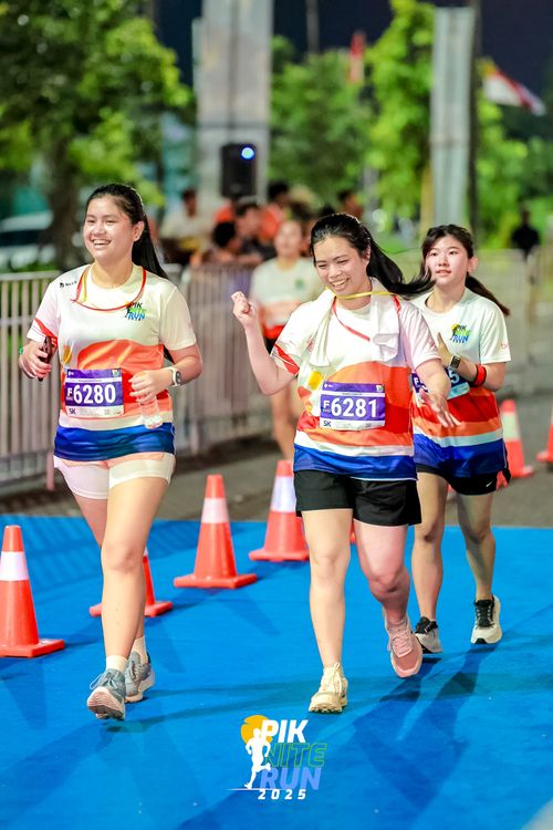 Race photo from PIK NITE RUN 2025