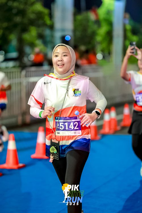 Race photo from PIK NITE RUN 2025