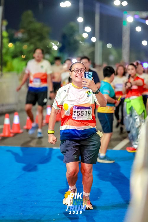 Race photo from PIK NITE RUN 2025