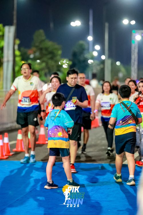 Race photo from PIK NITE RUN 2025
