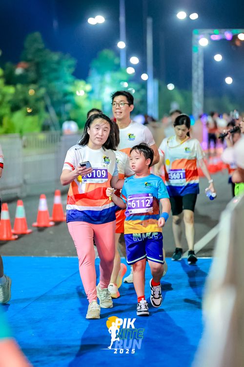 Race photo from PIK NITE RUN 2025