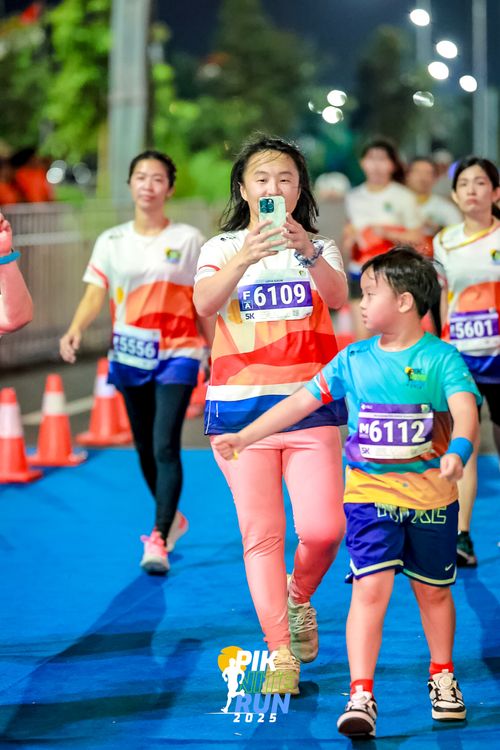 Race photo from PIK NITE RUN 2025