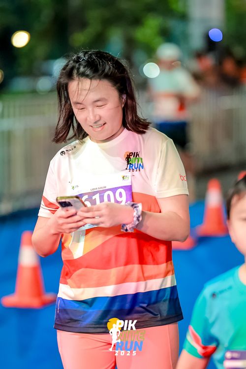 Race photo from PIK NITE RUN 2025