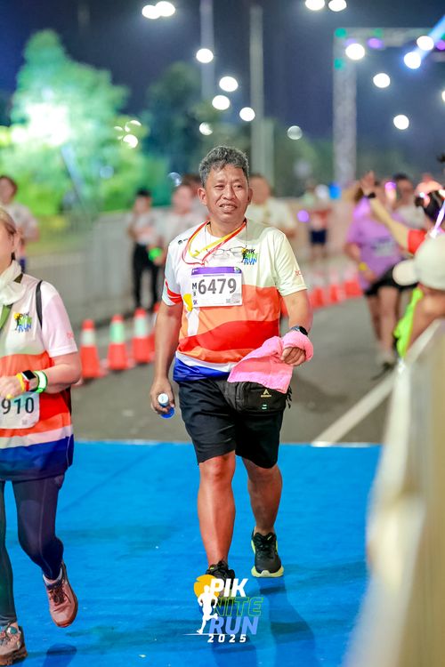 Race photo from PIK NITE RUN 2025