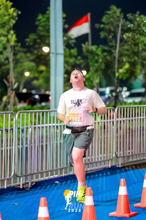 Race photo from PIK NITE RUN 2025