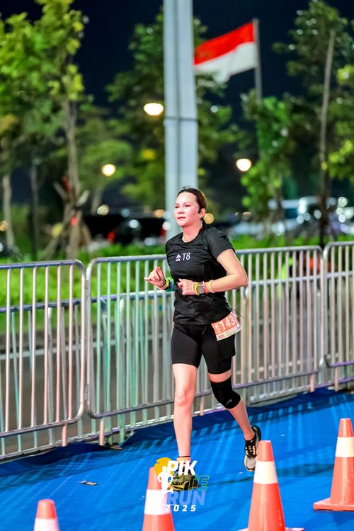 Race photo from PIK NITE RUN 2025
