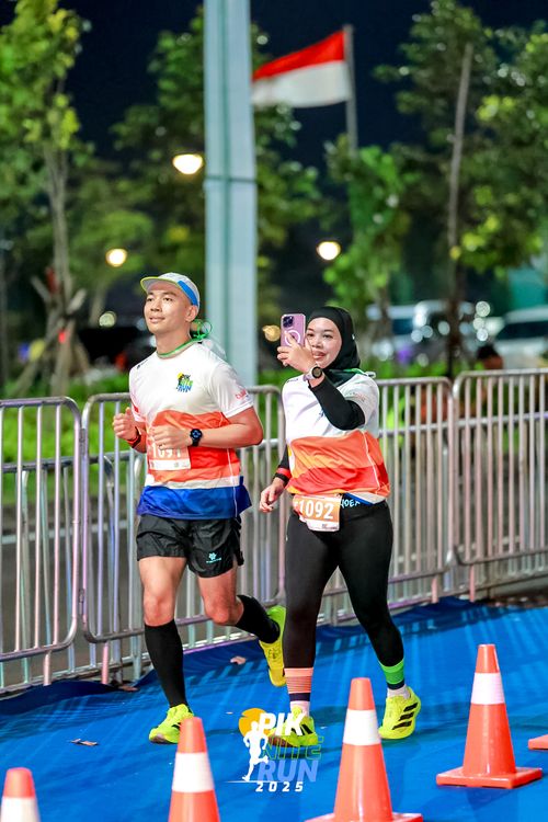 Race photo from PIK NITE RUN 2025