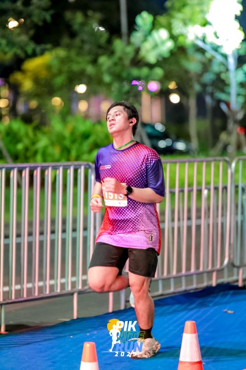 Race photo from PIK NITE RUN 2025