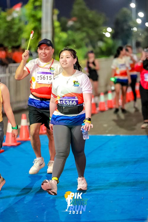 Race photo from PIK NITE RUN 2025
