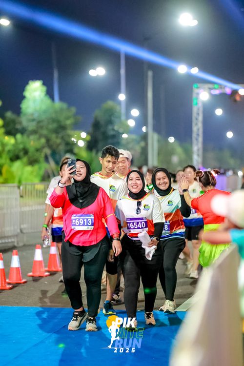 Race photo from PIK NITE RUN 2025