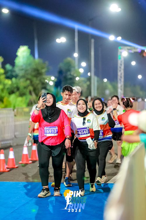 Race photo from PIK NITE RUN 2025