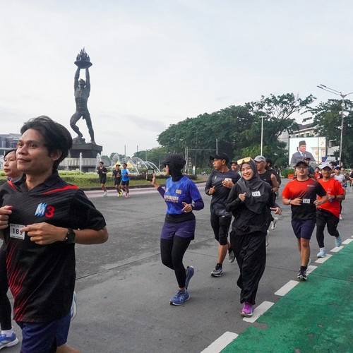 Race photo from FIRST SUNDAY RUN