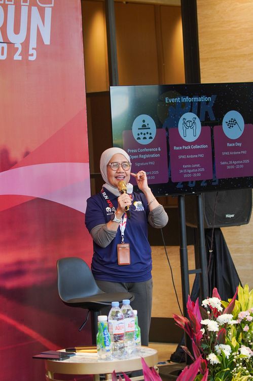 Race photo from PIK NITE RUN VIBES
