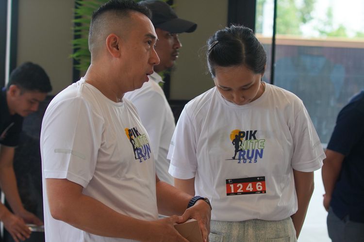 Race photo from PIK NITE RUN VIBES