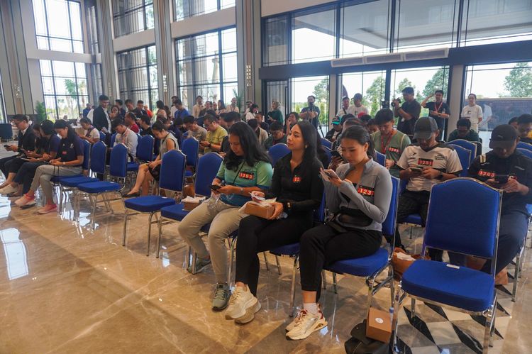 Race photo from PIK NITE RUN VIBES
