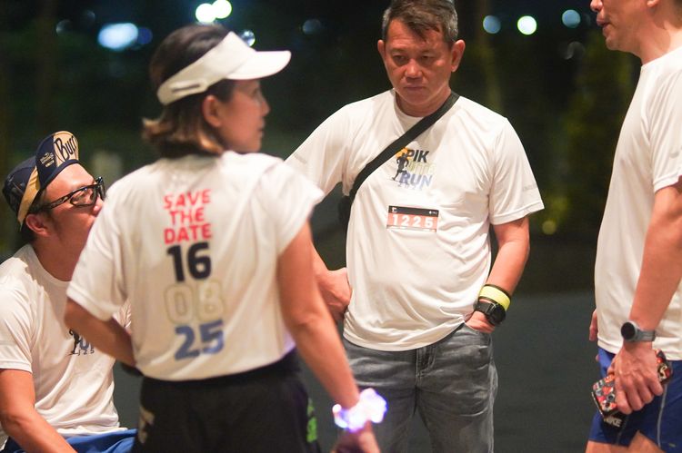 Race photo from PIK NITE RUN VIBES