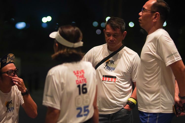 Race photo from PIK NITE RUN VIBES